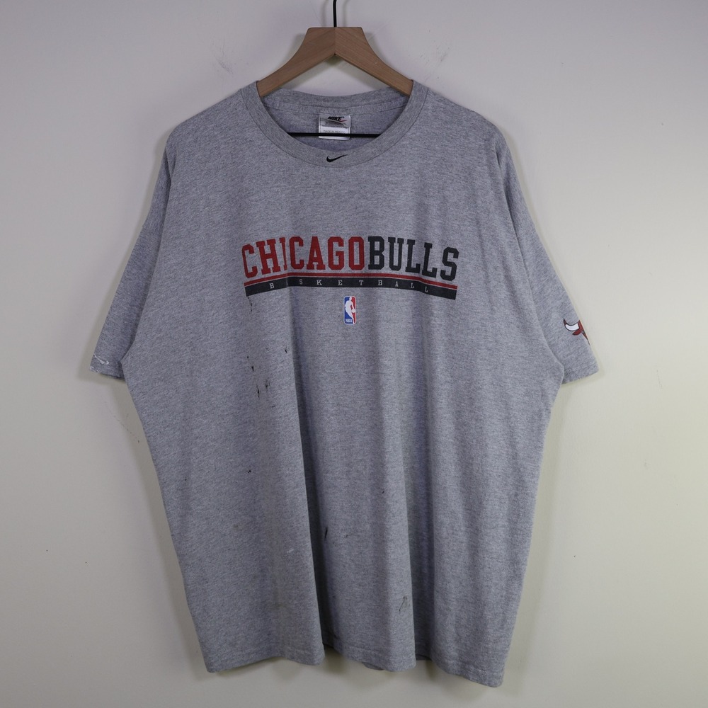 Vintage 90s Nike Center Swoosh Chicago Bulls T-Shirt XXL Oversized Grey Cotton
